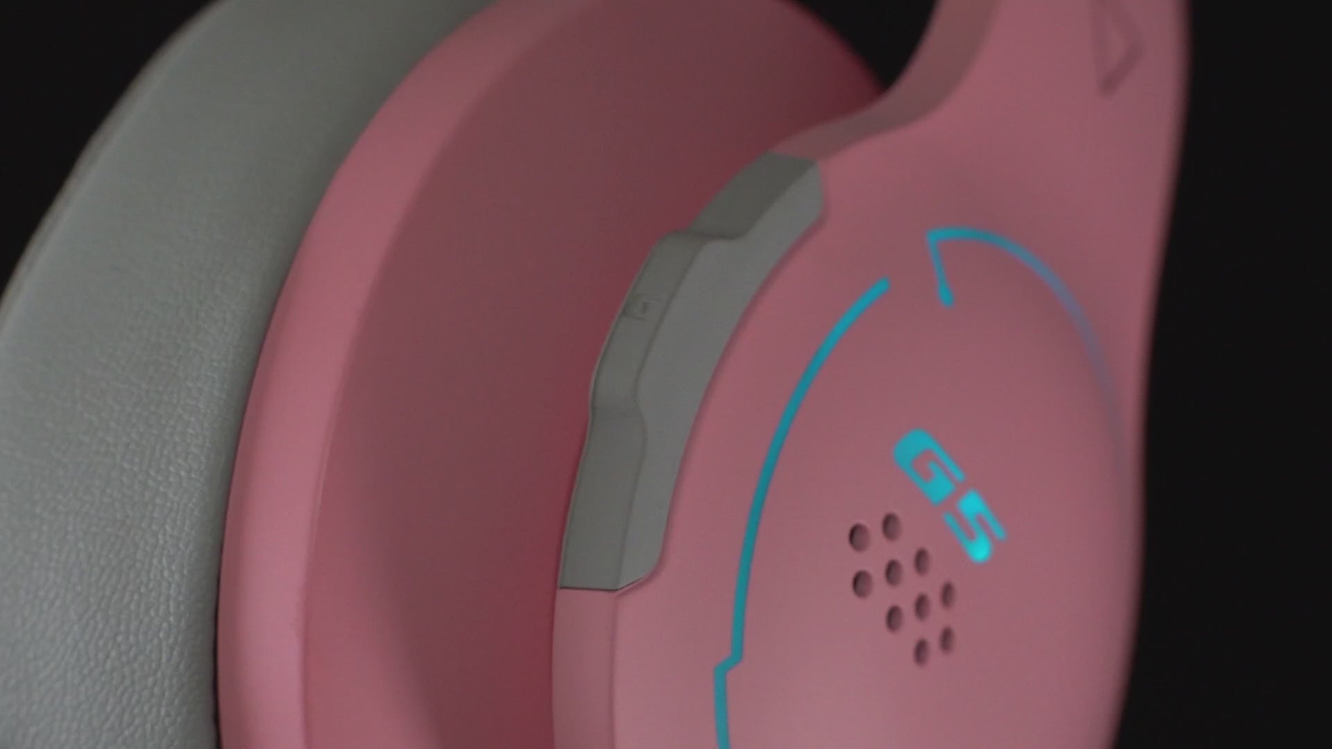 HECATE headphone video